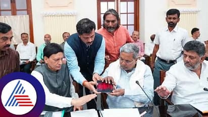 ಜಾತ್ಯಾತೀತ, ಸಂವಿಧಾನಕ್ಕೆ ಬದ್ಧರಾಗದವರಿಗೆ ನಮ್ಮ ಸರ್ಕಾರದಲ್ಲಿ ಮುಂದುವರಿಯಲು ಅವಕಾಶವಿಲ್ಲ: ಅಧಿಕಾರಿಗಳಿಗೆ ಸಿಎಂ ಖಡಕ್ ಸೂಚನೆ