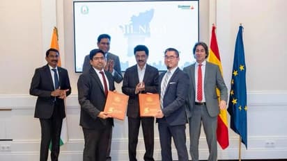 தமிழகத்தில் ரூ.2500 கோடியில் முதலீடு.!1000 பேருக்கு வேலைவாய்ப்பு-ஹபக் லாய்டு நிறுவனத்தோடு ஸ்டாலின் ஒப்பந்தம்