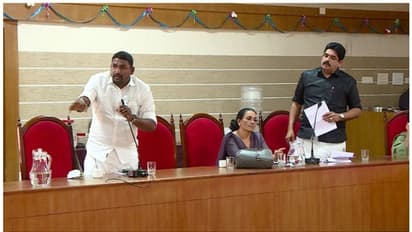 കാണാതെ പോയ എയർപോഡ് കടൽ കടന്നോ? സിപിഎം കൗൺസിലർക്കെതിരെ മോഷണ പരാതിയുമായി മാണി ഗ്രൂപ്പ് കൗൺസിലർ