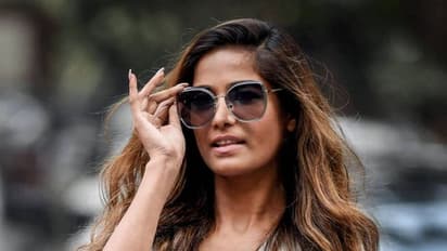 ಸಿನಿಮಾ, ಮಾಡೆಲಿಂಗ್‌ ಹೊರತಾಗಿ ಈ ಮೂಲಕ  ಹಣ ಸಂಪಾದಿಸುತ್ತಿದ್ದ ಪೂನಂ ಪಾಂಡೆ ನೆಟ್‌ ವರ್ತ್‌ ಎಷ್ಷು ಗೊತ್ತಾ?