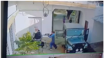 ബന്ധുക്കളുടെ വസ്തു തര്ക്കം അതിരുവിട്ടു; കാറിലെത്തി തുരുതുരാ വെടിവെപ്പ്, ഒരു കുടുംബത്തിലെ 3 പേർ മരിച്ചു