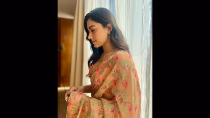 ಫ್ಲೋರಲ್‌ ಪ್ರಿಂಟ್ ಸ್ಯಾರಿಯಲ್ಲಿ ರಶ್ಮಿಕಾ ಮಂದಣ್ಣ, ಸೀರೆಯ ಅಂದ ಇನ್ನಷ್ಟು ಹೆಚ್ಚಿತು ಎಂದ ಫ್ಯಾನ್ಸ್!