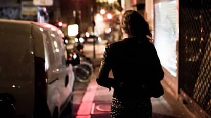 ബിസിനസ് ട്രിപ്പ് പോയപ്പോൾ സഹപ്രവർത്തകയെ ചുംബിക്കണം, യുവാവ് പറഞ്ഞ ന്യായീകരണം കേട്ട് രോഷംകൊണ്ട് സോഷ്യൽ മീഡിയ