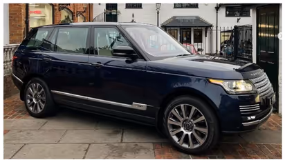 റേഞ്ച് റോവറിൽ ഭക്ഷണ വണ്ടി തട്ടി 35,435 രൂപയുടെ പണി; പക്ഷേ, നഷ്ടപരിഹാരമായി കാർ ഉടമ വാങ്ങിയത് 15 മുട്ട പാൻകേക്ക്