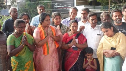 மக்களை வடக்கு, தெற்கு என பிரிக்காமல் பூங்கொத்தின் மலர்களை போல பாஜக அனைவரையும் ஒன்றிணைக்கிறது - வானதி சீனிவாசன்