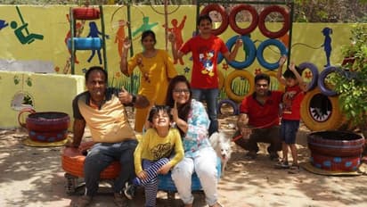 गरीब बच्चो के प्ले स्टेशन बनाने के लिए छोड़ दिया फार्मा इंडस्ट्री की नौकरी ! पुराने टायर से अनुया बनाती है झूला