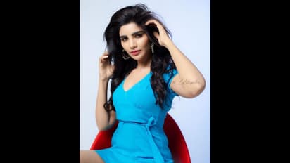 Jabardasth Varsha : హార్ట్ బీట్ పెంచుతున్న వర్ష.. మినీ డ్రెస్ లో జబర్దస్త్ బ్యూటీ కిల్లింగ్ లుక్స్