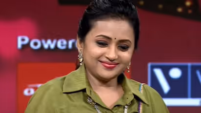 లిప్ కిస్సులే లిప్ కిస్సులు.. డైరెక్ట్ గా యాంకర్ సుమ ముందే, రోషన్ గురించి టీవీ నటి అంత మాట అనేసింది ఏంటి  