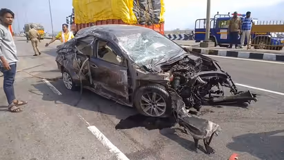 பள்ளி மாணவன் ஓட்டிச்சென்று விபத்துக்குள்ளான கார்; 1 மாணவன் பலி, 4 மாணவர்கள் படுகாயம் - சுற்றுலாவின் போது சோகம்