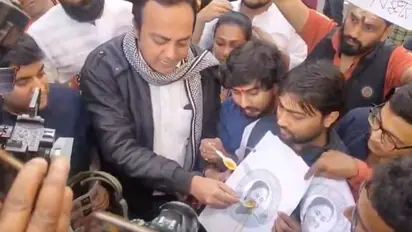 Viral video: BJP 'feeds' honey to Mamata Banerjee’s photo over her remark on PM Modi