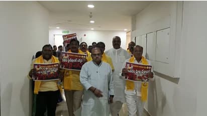 వైసిపి సర్కార్ గవర్నర్ తోనే నీళ్లు నమిలించిందిగా..: టిడిపి ఎమ్మెల్యేల సెటైర్లు