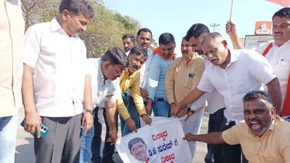 ಸಂಸದ ಡಿ.ಕೆ.ಸುರೇಶ್ ವಿರುದ್ದ ಬಿಜೆಪಿ ಪ್ರತಿಭಟನೆ: ಭಾವಚಿತ್ರಕ್ಕೆ ಬೆಂಕಿ ಹಾಕಿ ಆಕ್ರೋಶ!