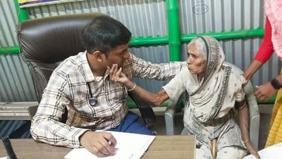 डॉ. फारूक होसैन को कहते हैं 'फ्री वाला डॉक्टर', खुद का घर नहीं फिर भी लोगों की सेवा में लगा दी गाढ़ी कमाई