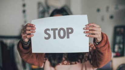 'മദ്യം കുടിപ്പിച്ചു, നോ പറഞ്ഞിട്ടും പീഡിപ്പിച്ചു, എന്ന് നീതി കിട്ടും'; ബോംബെയിലെ പെണ്കുട്ടി ചോദിക്കുന്നു