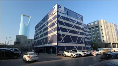 റിയാദിൽ സ്മാർട്ട് പാർക്കിങ് നടപടികൾ പുരോഗമിക്കുന്നു; ആദ്യഘട്ടത്തിൽ നഗരത്തിൽ 12 ഇടങ്ങളിൽ