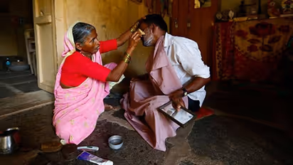 Meet Shantabai, who challenged the male-dominated business by becoming India’s first female barber
