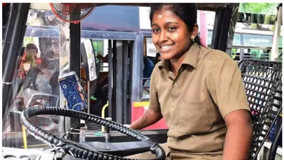 ശർമ്മിളക്കെതിരെ കേസെടുത്ത് പൊലീസ്; പൊലീസുകാരിയെ ഭീഷണിപ്പെടുത്തി, സ്ത്രീത്വത്തെ അപമാനിച്ചെന്നും എഫ്ഐആര്