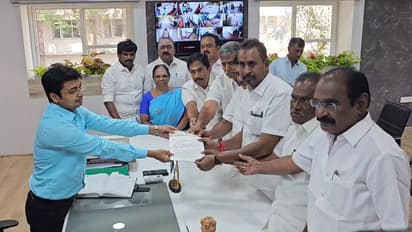 கோவை மாவட்ட ஆட்சியரிடம் திமுகவுக்கு எதிராக கூட்டாக மனு அளித்த அதிமுக எம்எல்ஏக்கள்