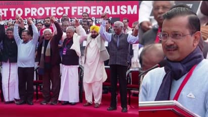 വിജയൻസാർ ഭാര്യക്കും മക്കൾക്കും വേണ്ടി പൈസ ചോദിക്കാനല്ല  വന്നിരിക്കുന്നത്,കേരളത്തിന്‍റെ അവകാശമാണ് ചോദിക്കുന്നത്