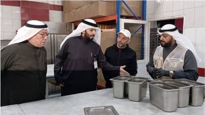 പരിശോധനയില്‍ കണ്ടെത്തിയത് ഗുരുതര പിഴവുകള്‍; 150 കിലോഗ്രാം ഭക്ഷ്യവസ്തുക്കൾ പിടിച്ചെടുത്തു