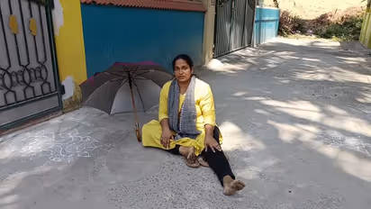 திருமணம் செய்வதாக ஆசை காட்டி உல்லாசம் அனுபவித்துவிட்டு கைவிரித்த வாலிபர்; காதலன் வீட்டில் பெண் தர்ணா 