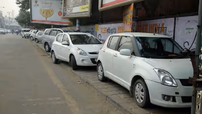 ಫುಟ್‌ಪಾತ್‌ನಲ್ಲಿರುವ ಅನಾಥ ವಾಹನಗಳ ಹರಾಜು: ಹೈಕೋರ್ಟ್‌ ಸೂಚನೆಯಲ್ಲೇನಿದೆ?