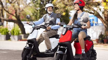 లైసెన్స్.. కీ కూడా అవసరం లేదు..  ఈ ఎలక్ట్రిక్ స్కూటర్ స్పెషాలిటీ వేరే లెవెల్.. 