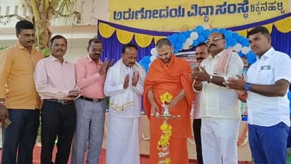 ಸರ್ಕಾರ ಗಡಿಭಾಗದ ಶಾಲೆಗಳ ಅಭಿವೃದ್ಧಿಗೆ ಆಸಕ್ತಿ ವಹಿಸಲಿ: ನಂಜಾವಧೂತ ಸ್ವಾಮೀಜಿ