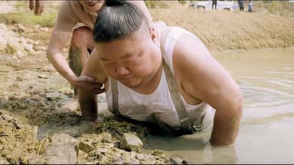 "நான் தான் மிகப் பெரிய மீன்!" சேற்றில் சிக்கியபடி காமெடி செய்த நாகாலாந்து பாஜக அமைச்சர்!