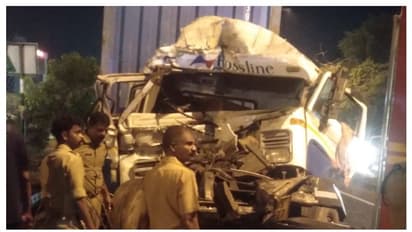 കണ്ടെയ്നറുകൾ കൂട്ടിയിടിച്ച് കാബിനിൽ ഞെരിഞ്ഞമർന്ന് ഡ്രൈവർ, അതിസാഹസികമായി രക്ഷപ്പെടുത്തി ഫയർഫോഴ്സ്