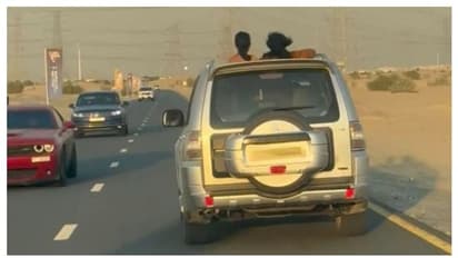 സണ്റൂഫിലൂടെ തല പുറത്തേക്കിട്ടാല് വാഹനം പിടിച്ചെടുക്കും, വന് തുക പിഴയും; മുന്നറിയിപ്പുമായി ട്രാഫിക് പൊലീസ്