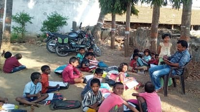 ಗದಗ: ಈ ಶಾಲೆಯಲ್ಲಿ ವಿದ್ಯಾರ್ಥಿಗಳಿಗೆ ನಿತ್ಯವೂ ಮರದ ಕೆಳಗೆ ಪಾಠ..!