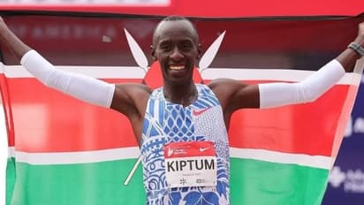 Kelvin Kiptum: மாரத்தான் உலக சாதனை வீரரான கென்யாவின் கெல்வின் கிப்டம் சாலை விபத்தில் உயிரிழப்பு!!