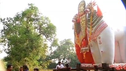 ഉത്സവത്തിന്റെ കെട്ടുകാഴ്ച വൈദ്യുതി ലൈനിൽ തട്ടി: മുകളിലിരുന്ന മൂന്ന് യുവാക്കൾക്ക് പൊള്ളലേറ്റു, പ്രതിഷേധം