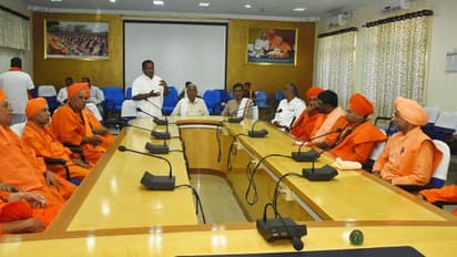  ಹಿಂದೂ ಜನರನ್ನು ಸಾಧು ಸಂತರ ಎಚ್ಚರಿಸುತ್ತಿದ್ದಾರೆ: ಮನೋಹರ್‌  ಮಠದ್‌