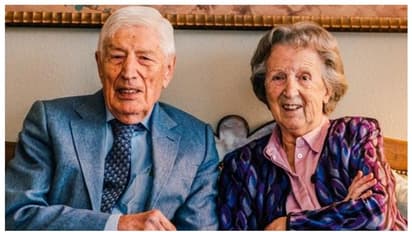 മരണത്തിലും കൈകോര്ത്ത്: 93 -ാം വയസില് ഡച്ച് മുന് പ്രധാനമന്ത്രിയും ഭാര്യയും ദയാവധത്തിന് വിധേയരായി !