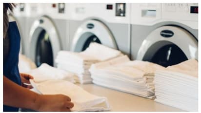 ലോൺഡ്രി സര്വീസ്; പുരുഷന്മാർക്ക് വസ്ത്രം മാറാൻ പ്രത്യേക മുറി, നിബന്ധനകൾ വ്യക്തമാക്കി സൗദി മന്ത്രാലയം