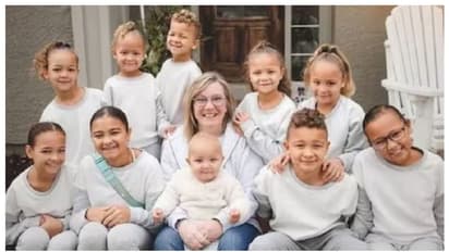 വര്ഷത്തില് ഒരു കുട്ടി വച്ച്, പതിനൊന്നാമത്തെ കുട്ടിക്കായി കാത്തിരിക്കുന്നു; സോഷ്യല് മീഡിയ താരമായ ഈ അമ്മ !