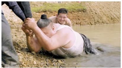 'ഒരു ജെസിബി ടെസ്റ്റ്'; മീന് പിടിക്കാന് കുളത്തില് ഇറങ്ങി, കരയ്ക്ക് കയറാന് പാടുപെട്ട് നാഗാലന്ഡ് മന്ത്രി !