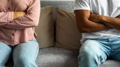 रिलेशनशिप की गाड़ी पर इन बातों से लग सकता है ब्रेक, जरा ध्यान से!