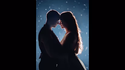 ಬಂಡೆಕಲ್ಲಿಗೆ ಮುತ್ತಿಕ್ಕಿದರೆ ಮದುವೆ,ಬೆತ್ತಲಾಗಿ ಓಡಿದರೆ ರ್ಯಾಂಕ್: ಈ ದೇಶದಲ್ಲಿದೆ ವಿಚಿತ್ರ ನಂಬಿಕೆ!