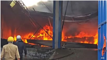 ഒന്നിച്ച് ഉറങ്ങാൻ കിടന്നവർ, വീട് കത്തി, 3 പെൺകുട്ടികൾക്ക് ദാരുണാന്ത്യം; അബ്ദുൾ ലത്തീഫീന്റെ വീട് കണ്ണീർ കടലായി