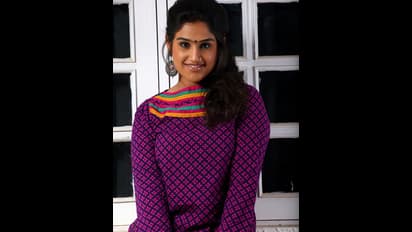 కన్న తల్లిదండ్రుల మీదే కేసు పెట్టిన హీరోయిన్స్... కారణం ఏంటో తెలుసా?