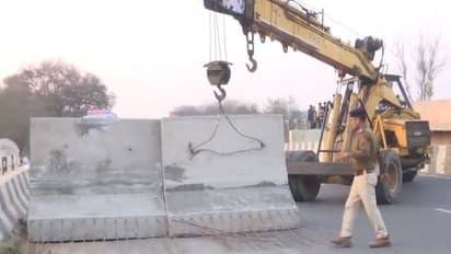 டெல்லி விவசாயிகள் போராட்டம்: முற்றுகையைத் தடுக்க பேரணிக்கு தடை, எல்லையில் பலத்த பாதுகாப்பு