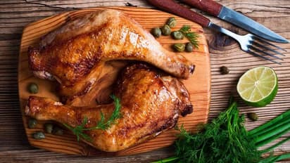 முதல்நாள் சமைத்த கோழிக்கறியை சாப்பிட்ட சிறுமி பலி; ஒரே குடும்பத்தை சேர்ந்த 3 பேர் மருத்துவமனையில் அனுமதி