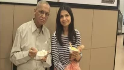 ఐస్ క్రీం షాపులో కూతురితో ఇన్ఫోసిస్ ఫౌండర్.. సాధారణ దుస్తుల్లో కెమెరాకి ఫోజులు..