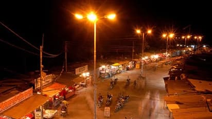 Chikkamagaluru plunges into darkness: PUC, SSLC students struggle to study under streetlights amid power cuts