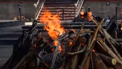 ಚಿತೆಗಿಟ್ಟು ಬೆಂಕಿ ಇಡಬೇಕೆನ್ನುವಷ್ಟರಲ್ಲಿ ಎದ್ದು ಕುಳಿತ ಮಹಿಳೆ