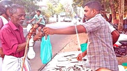 രാഷ്ട്രീയമല്ല ജോലി! നാട്ടുകാര് പറയും രണ്ടായാലും അവൻ വേറെ ലെവലാണെന്ന്, ധനേഷിന്റെ മീൻ തട്ടും പഞ്ചായത്ത് ഭരണവും