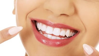 'കേടില്ലാത്ത 5 പല്ലുകൾക്കു കേടു വരുത്തി ദന്തൽ ഡോക്ടർ'; വീട്ടമ്മയ്ക്ക് 5 ലക്ഷം രൂപ നഷ്ട പരിഹാരം നൽകാൻ ഉത്തരവ്